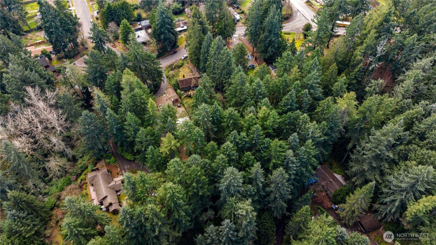 2552 NE 168th Street , Lake Forest Park, WA 98155