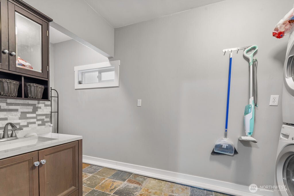 13816 Easy Street NW, Gig Harbor, WA 98329