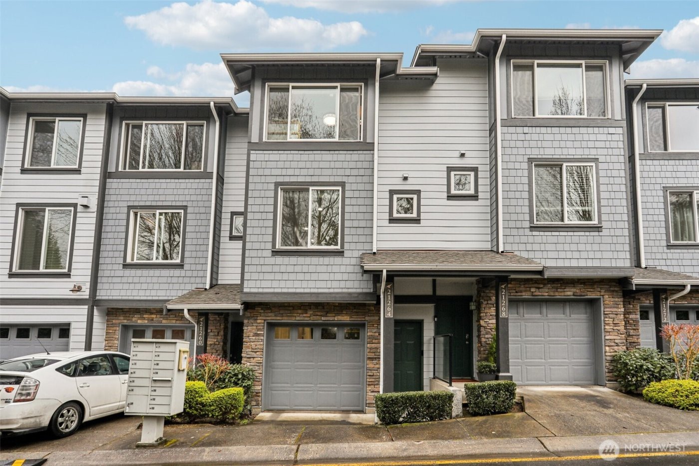 21264 SE 42nd Lane #21264, Issaquah, WA 98029