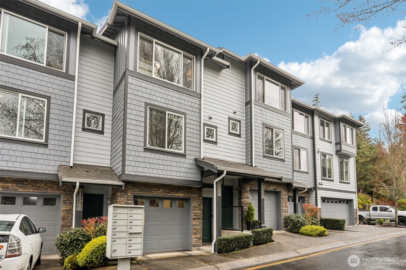 21264 SE 42nd Lane #21264, Issaquah, WA 98029