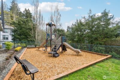 21264 SE 42nd Lane #21264, Issaquah, WA 98029 - Photo 33
