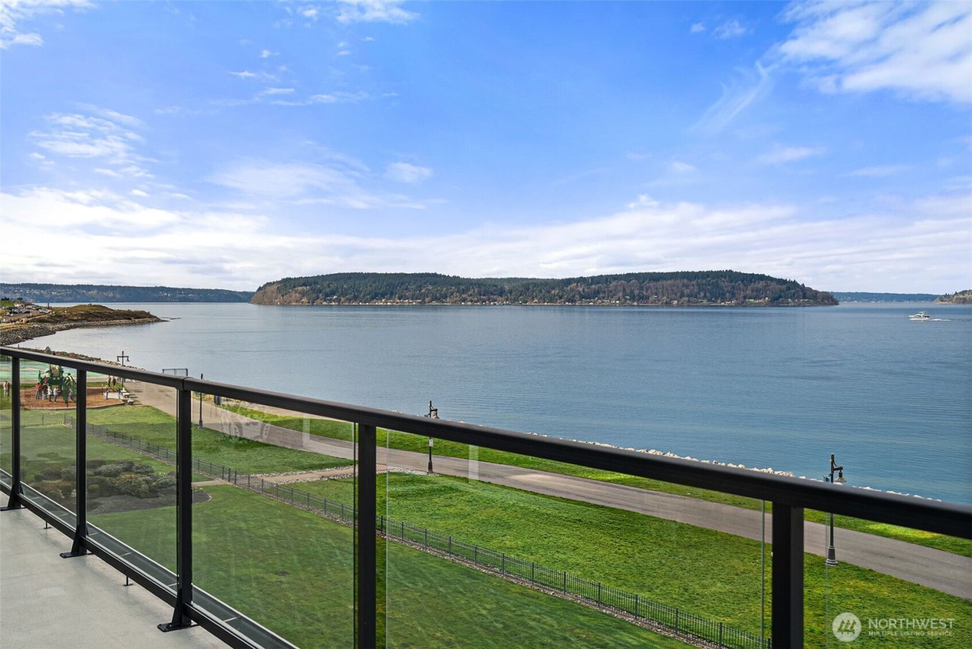 5105 Grand Loop #401, Tacoma, WA 98407