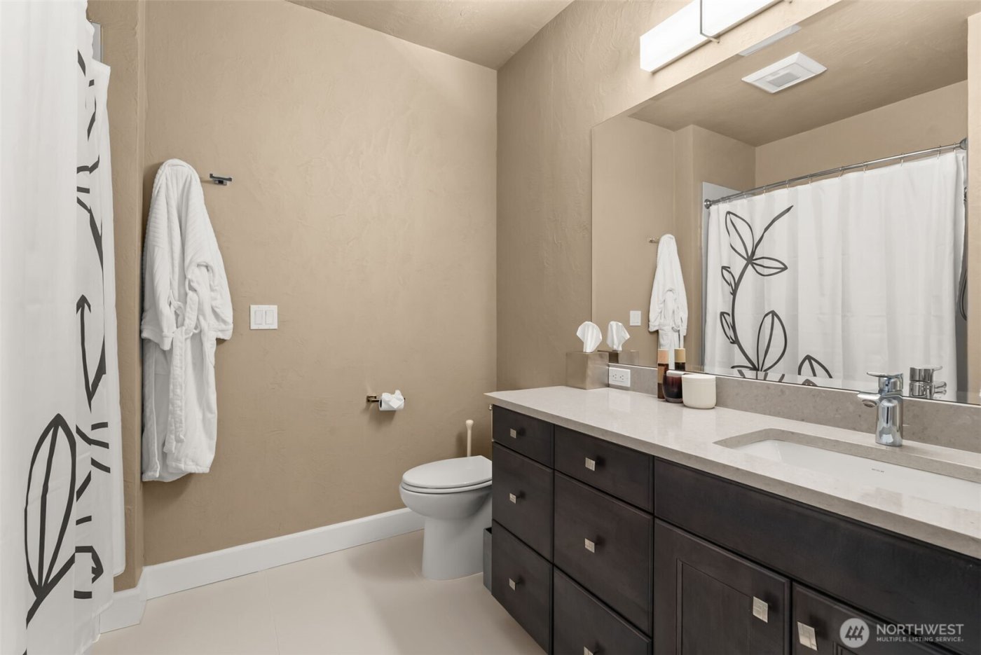 5105 Grand Loop #401, Tacoma, WA 98407