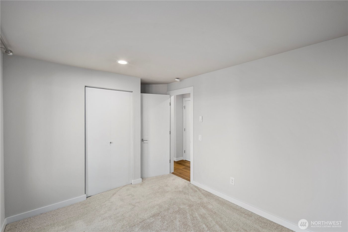 6121 NE 175th Street #A402, Kenmore, WA 98028