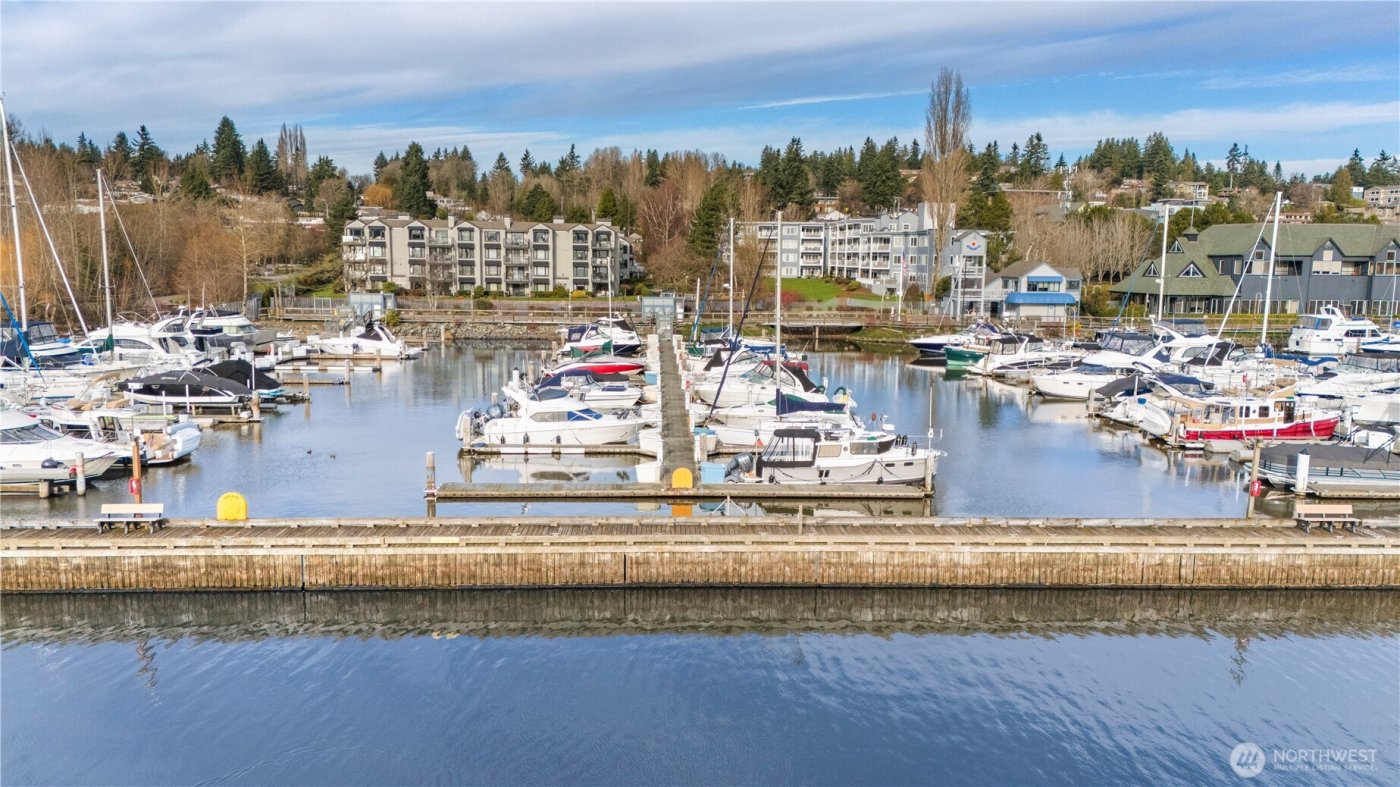 6121 NE 175th Street #A402, Kenmore, WA 98028