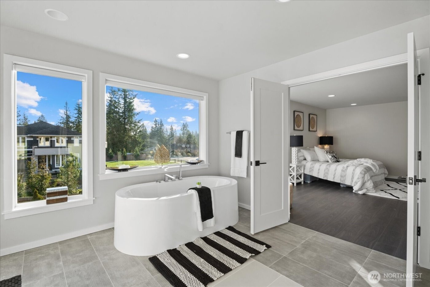21713 SE 256th Place , Maple Valley, WA 98038
