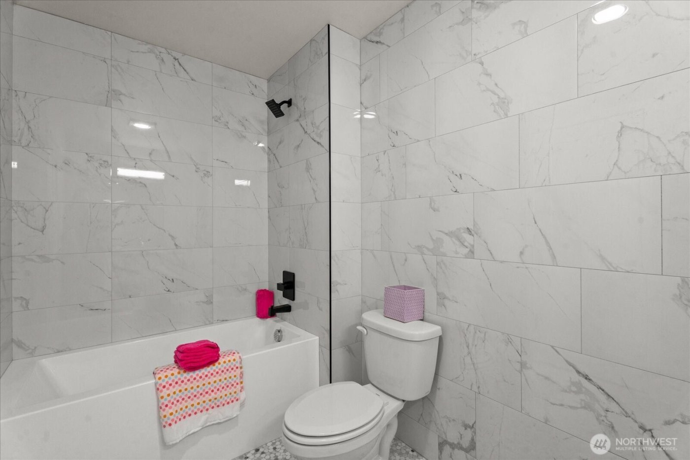 21713 SE 256th Place , Maple Valley, WA 98038