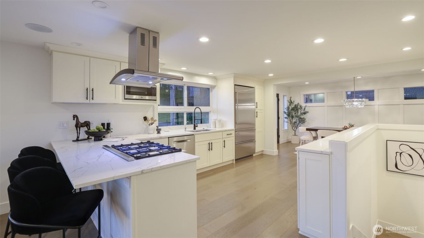 4527 W Raye Street , Seattle, WA 98199