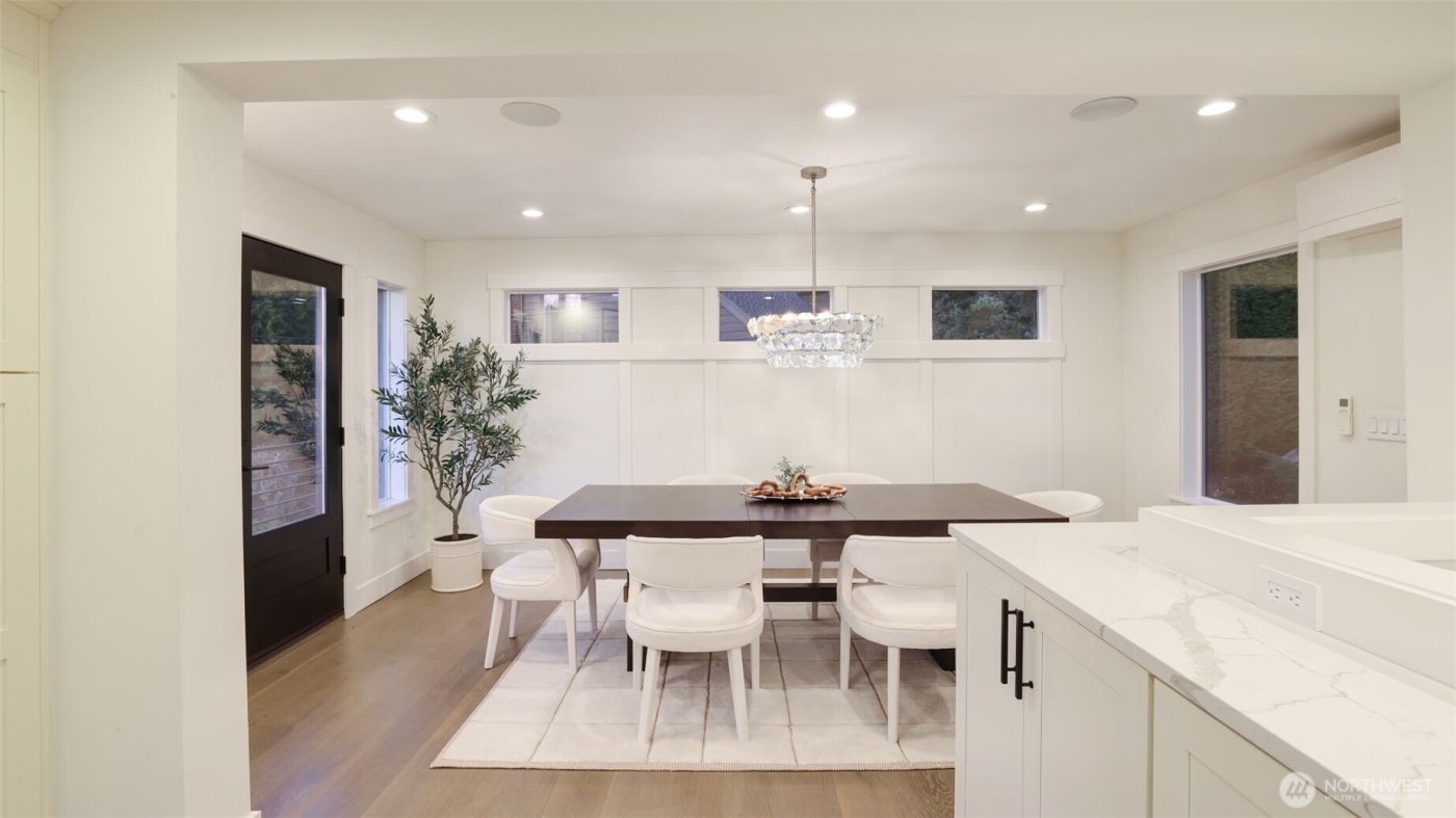 4527 W Raye Street , Seattle, WA 98199