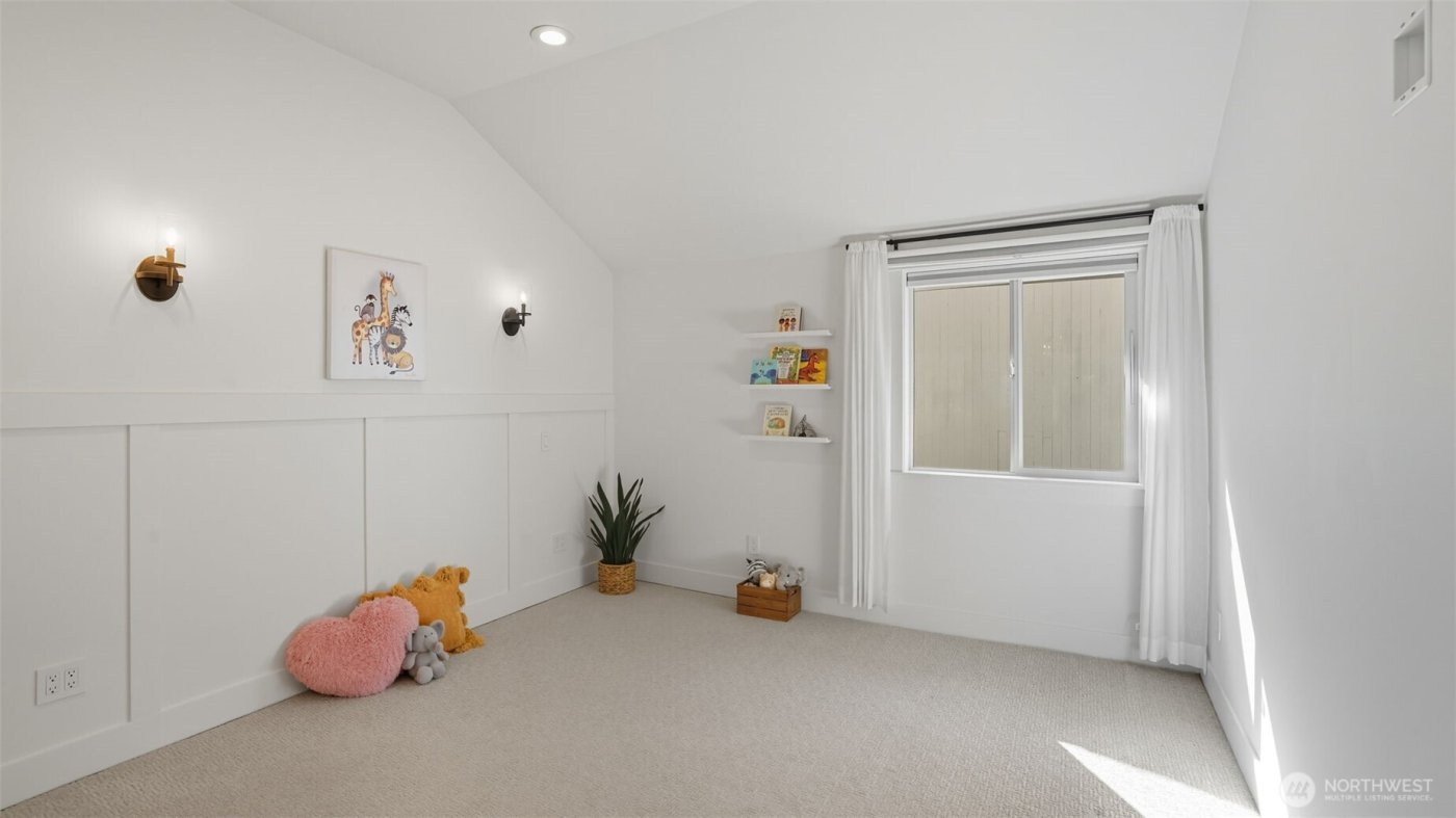 4527 W Raye Street , Seattle, WA 98199