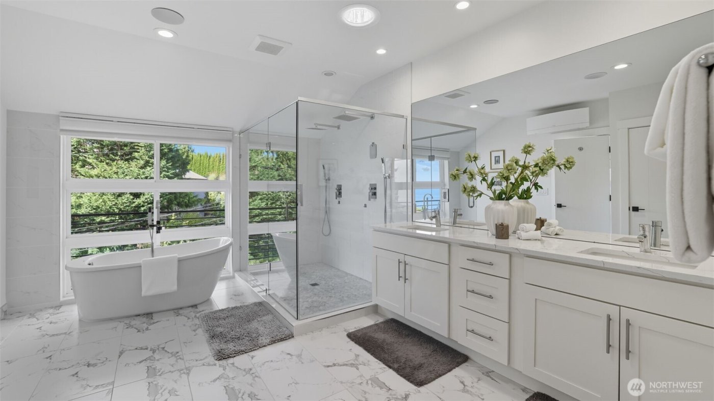 4527 W Raye Street , Seattle, WA 98199