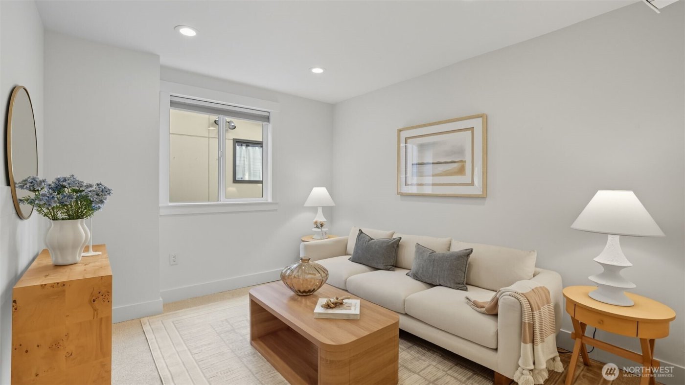 4527 W Raye Street , Seattle, WA 98199