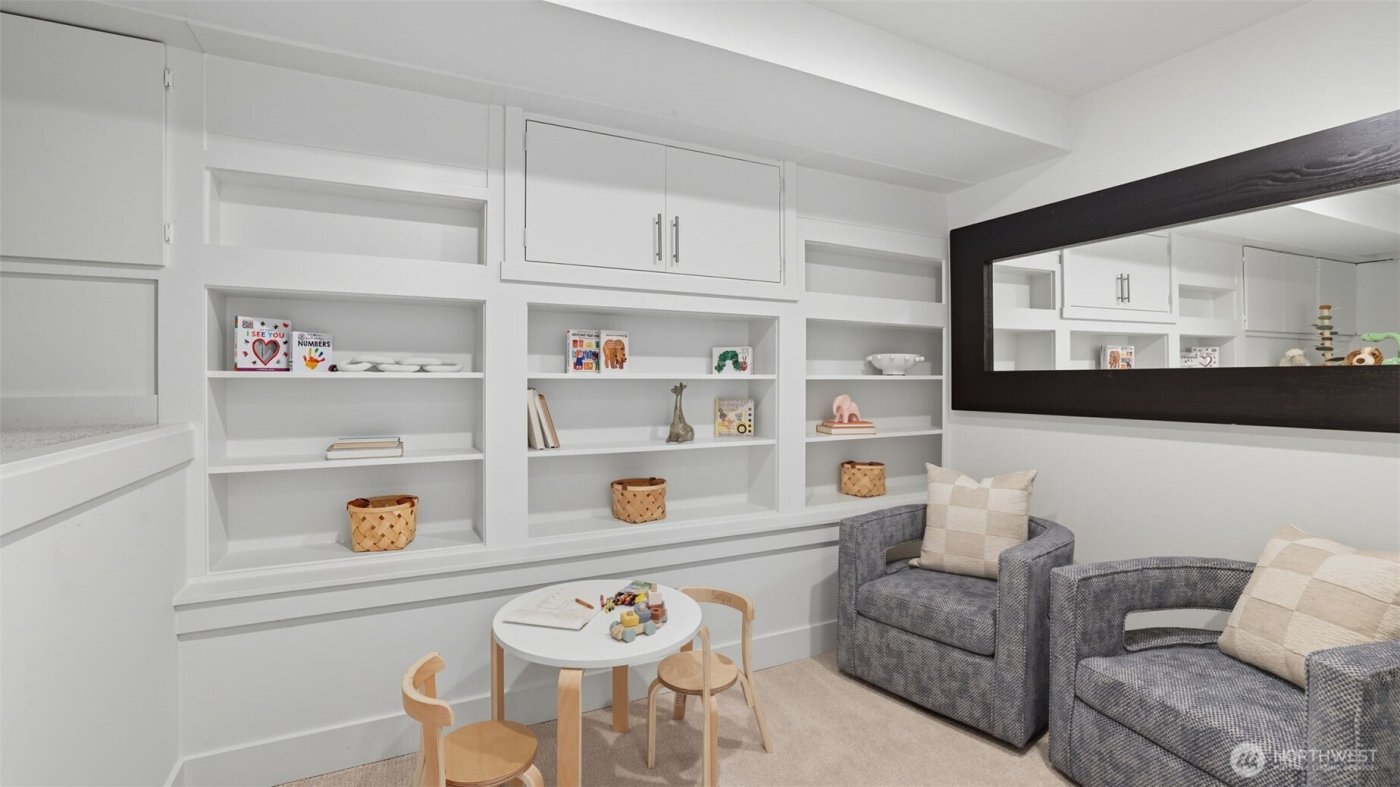 4527 W Raye Street , Seattle, WA 98199