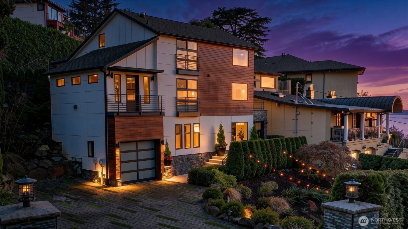 4527 W Raye Street , Seattle, WA 98199