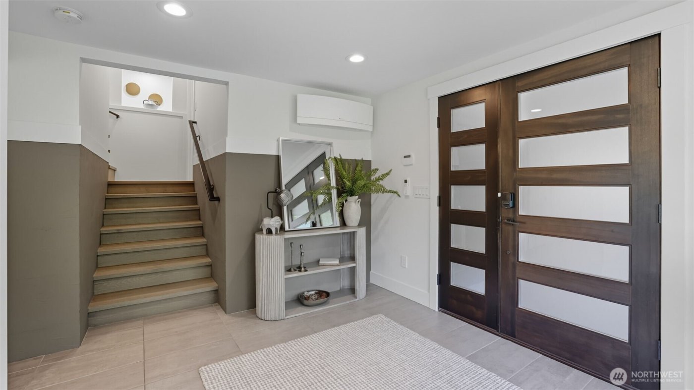 4527 W Raye Street , Seattle, WA 98199