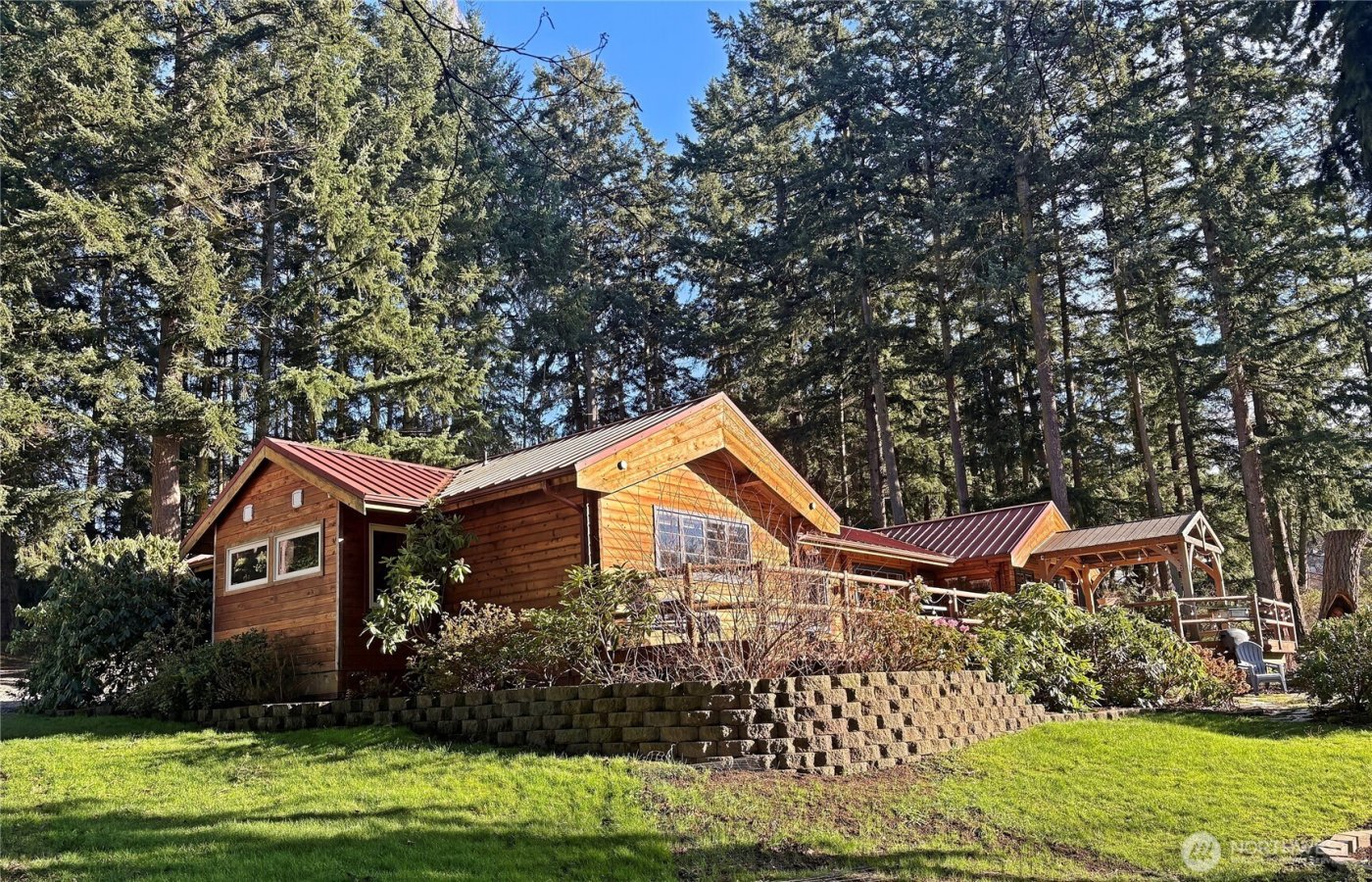 898 E Meadowood Lane , Freeland, WA 98249