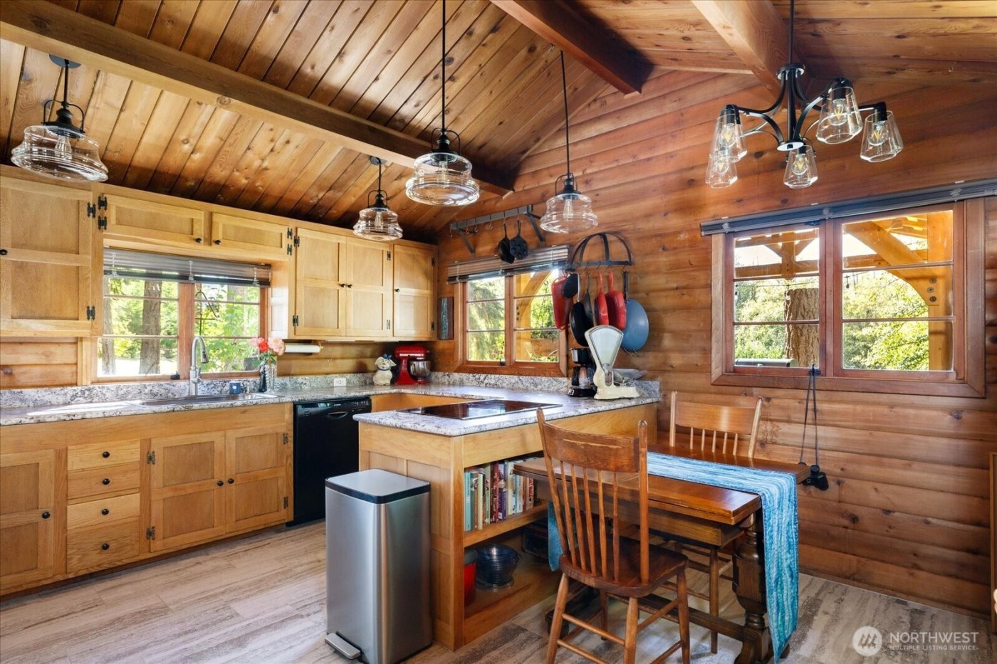 898 E Meadowood Lane , Freeland, WA 98249