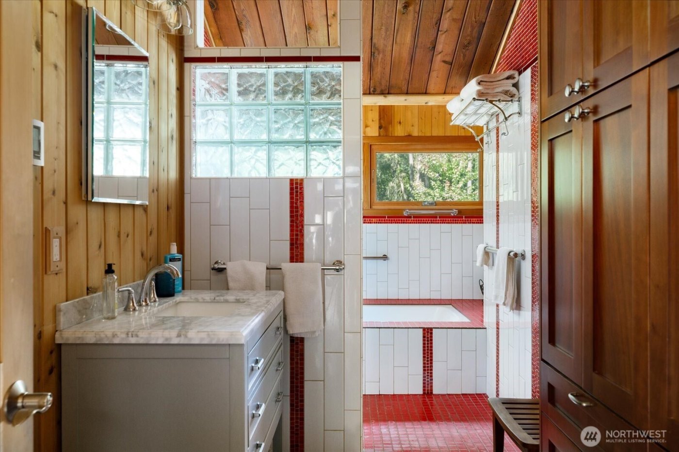 898 E Meadowood Lane , Freeland, WA 98249