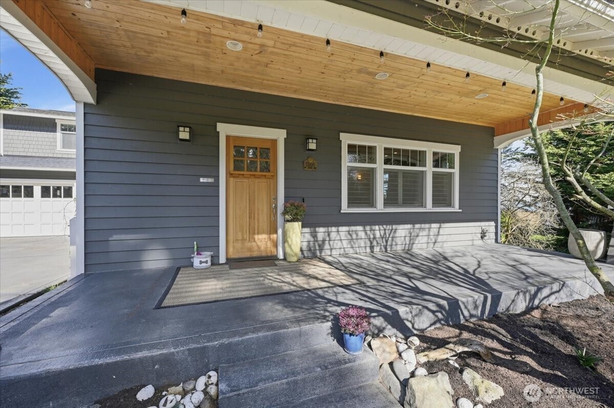 13100 NE James Way , Kingston, WA 98346