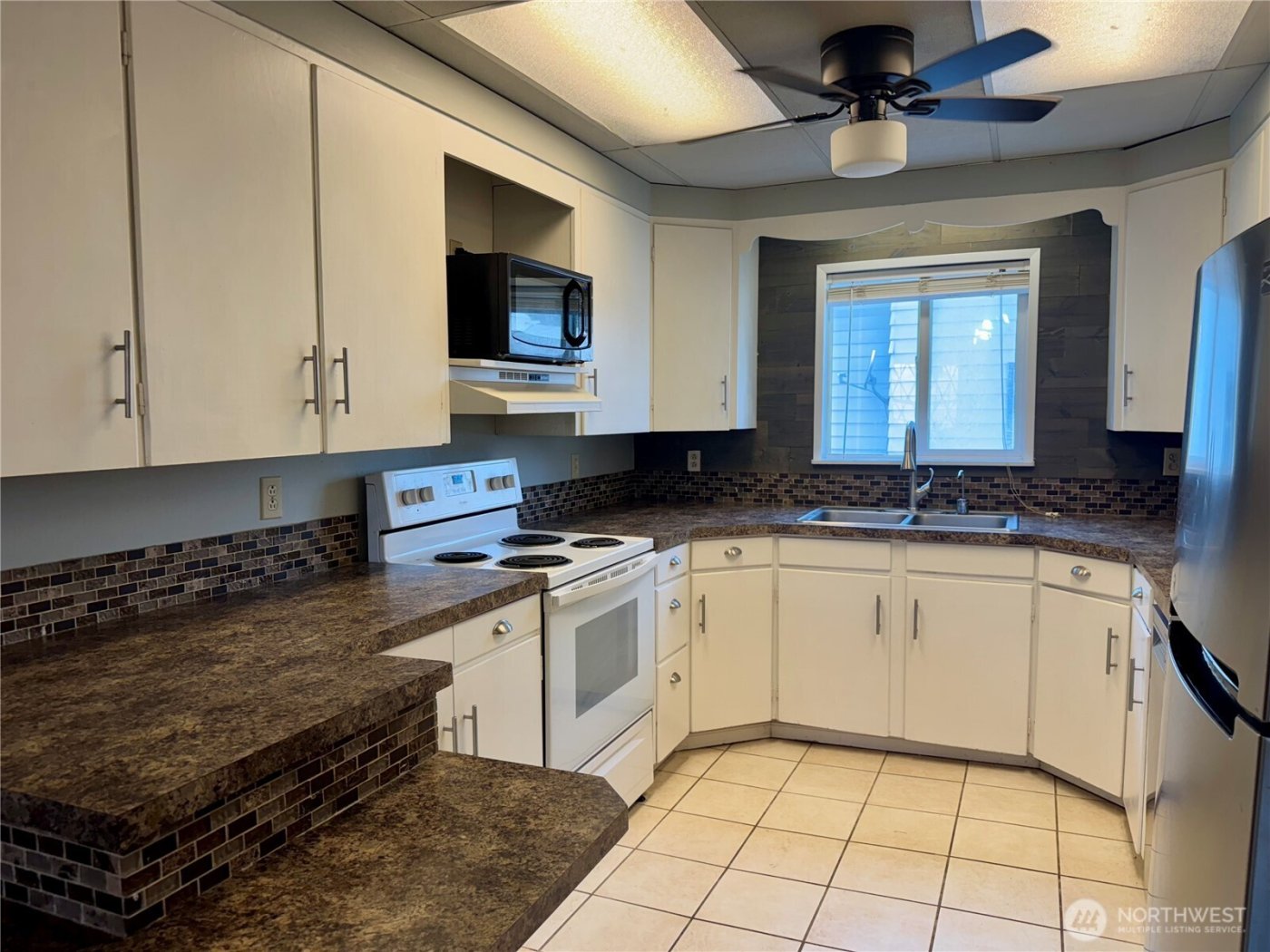 405 NW Dellah Avenue , Wilbur, WA 99185