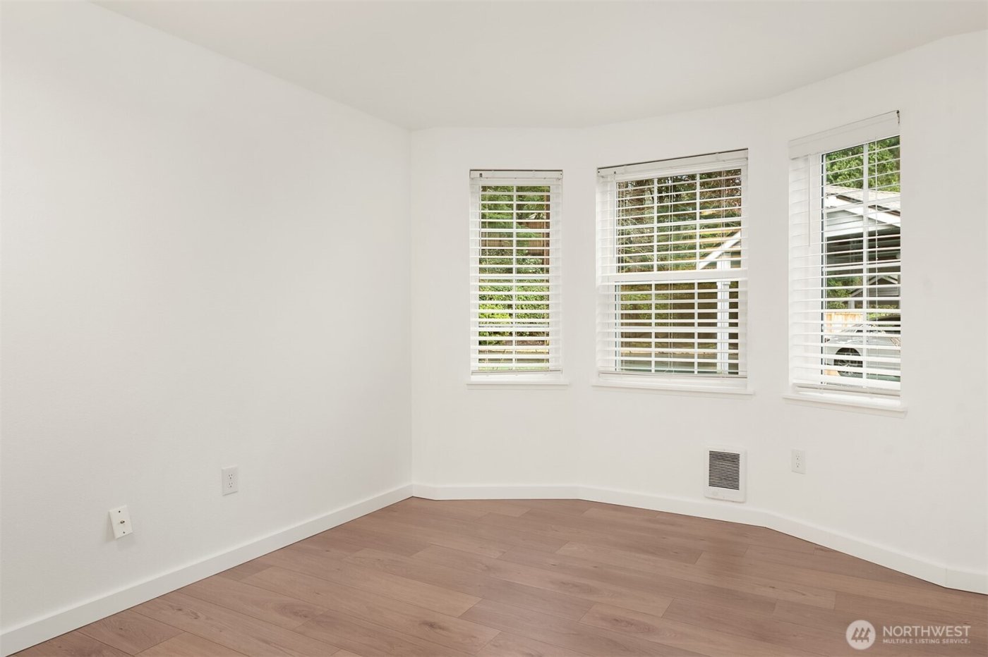 23307 Cedar Way #R102, Mountlake Terrace, WA 98043-4361