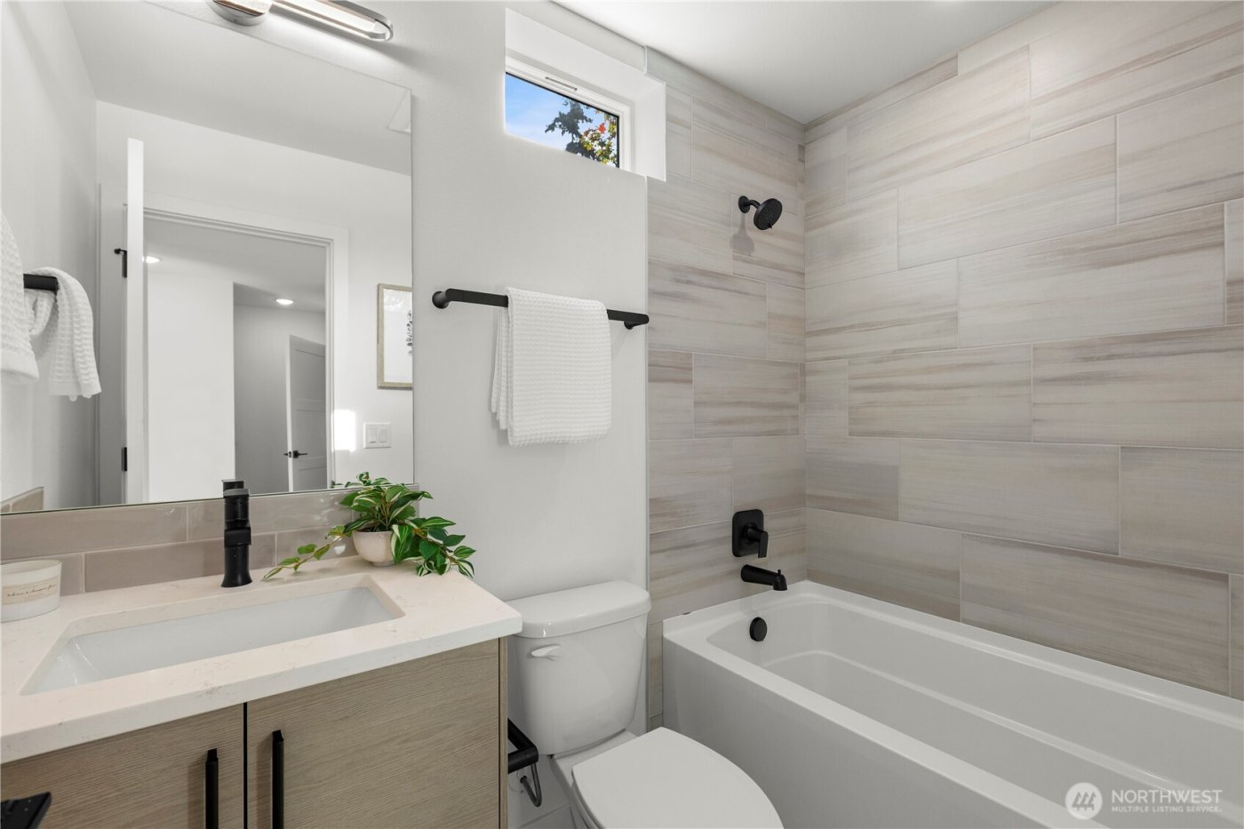 6544 A Latona Avenue NE, Seattle, WA 98115