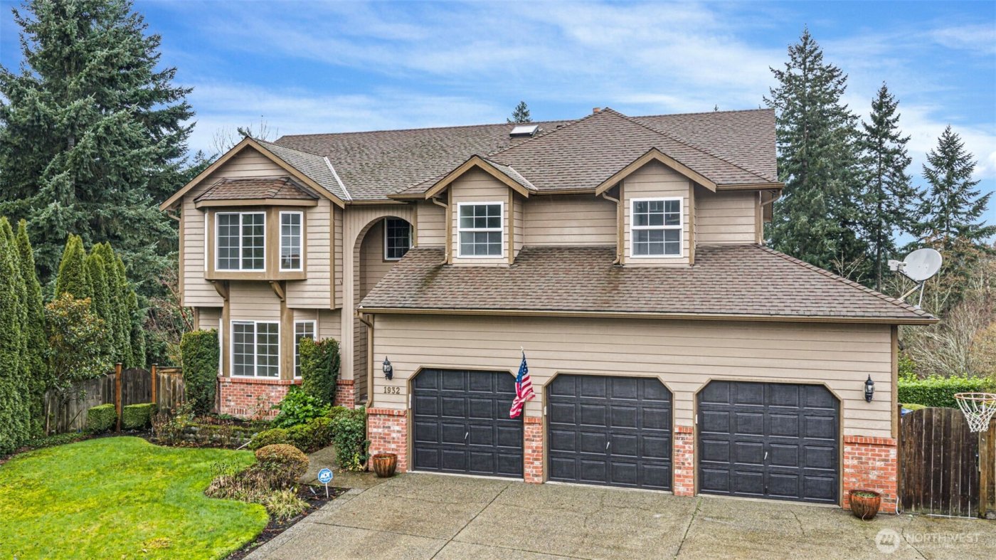 1932 S 370th Court , Federal Way, WA 98003