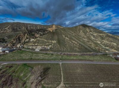 11 Methow Street , Wenatchee, WA 98801 - Photo 3