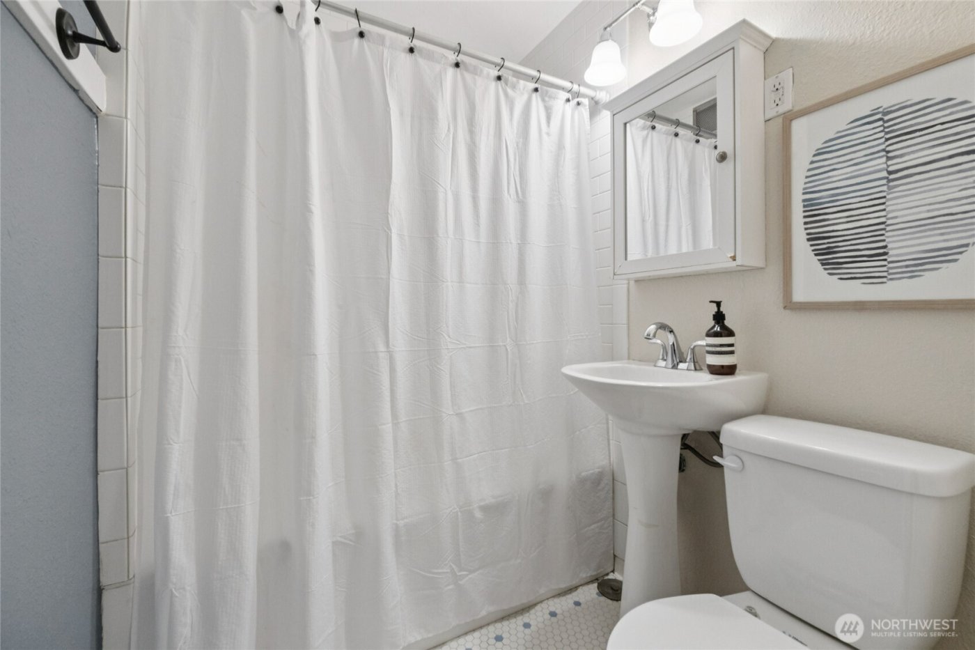 905 NE 43rd Street #108, Seattle, WA 98105