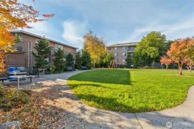 905 NE 43rd Street #108, Seattle, WA 98105 - Photo 24