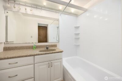 1071 158th Place SE, Bellevue, WA 98008 - Photo 17
