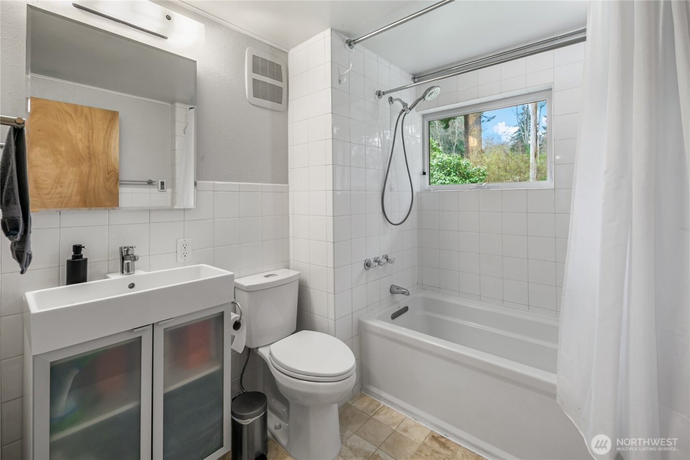 11009 Asta Lane SW, Vashon, WA 98070-3069