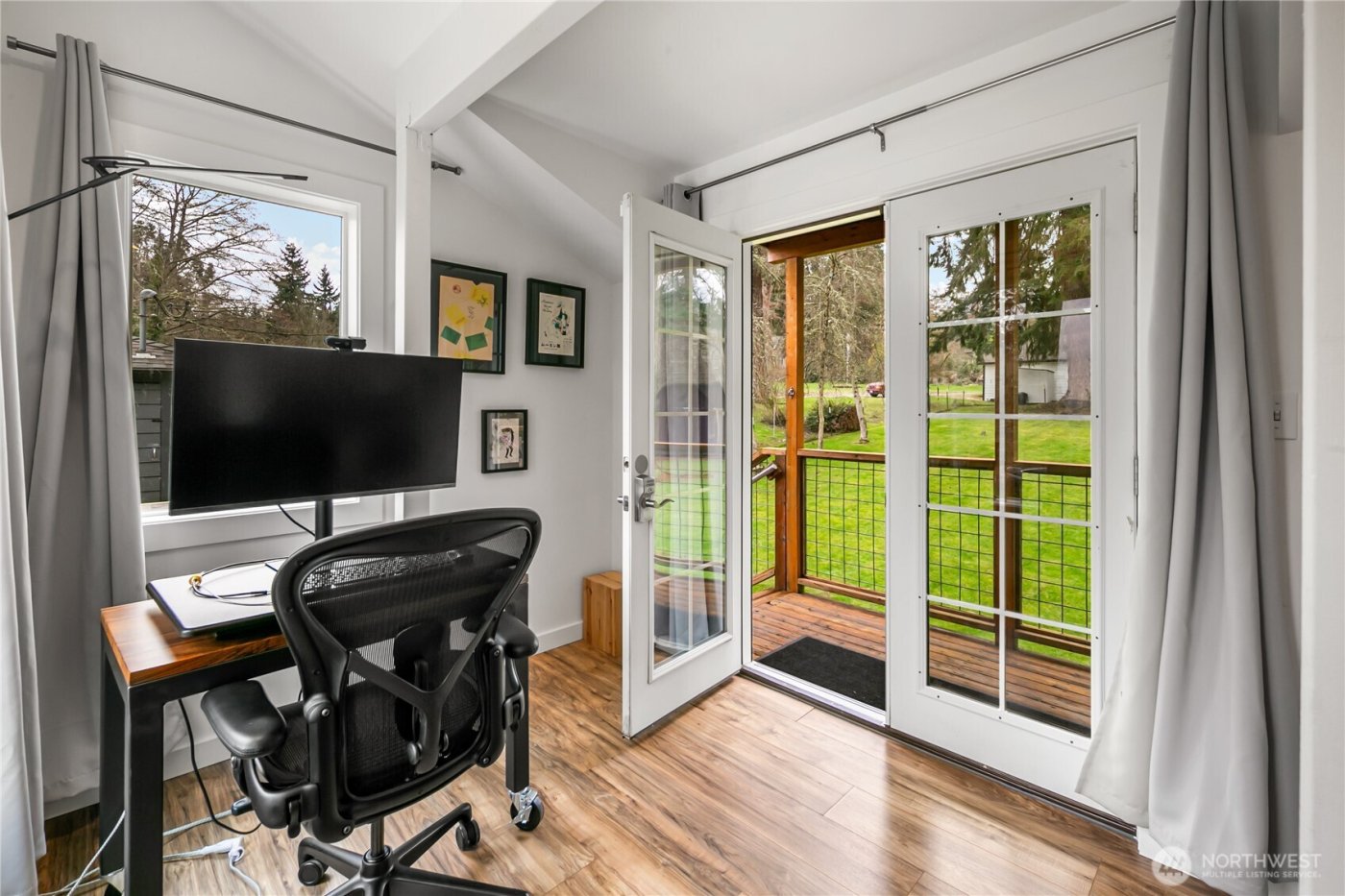 11009 Asta Lane SW, Vashon, WA 98070-3069