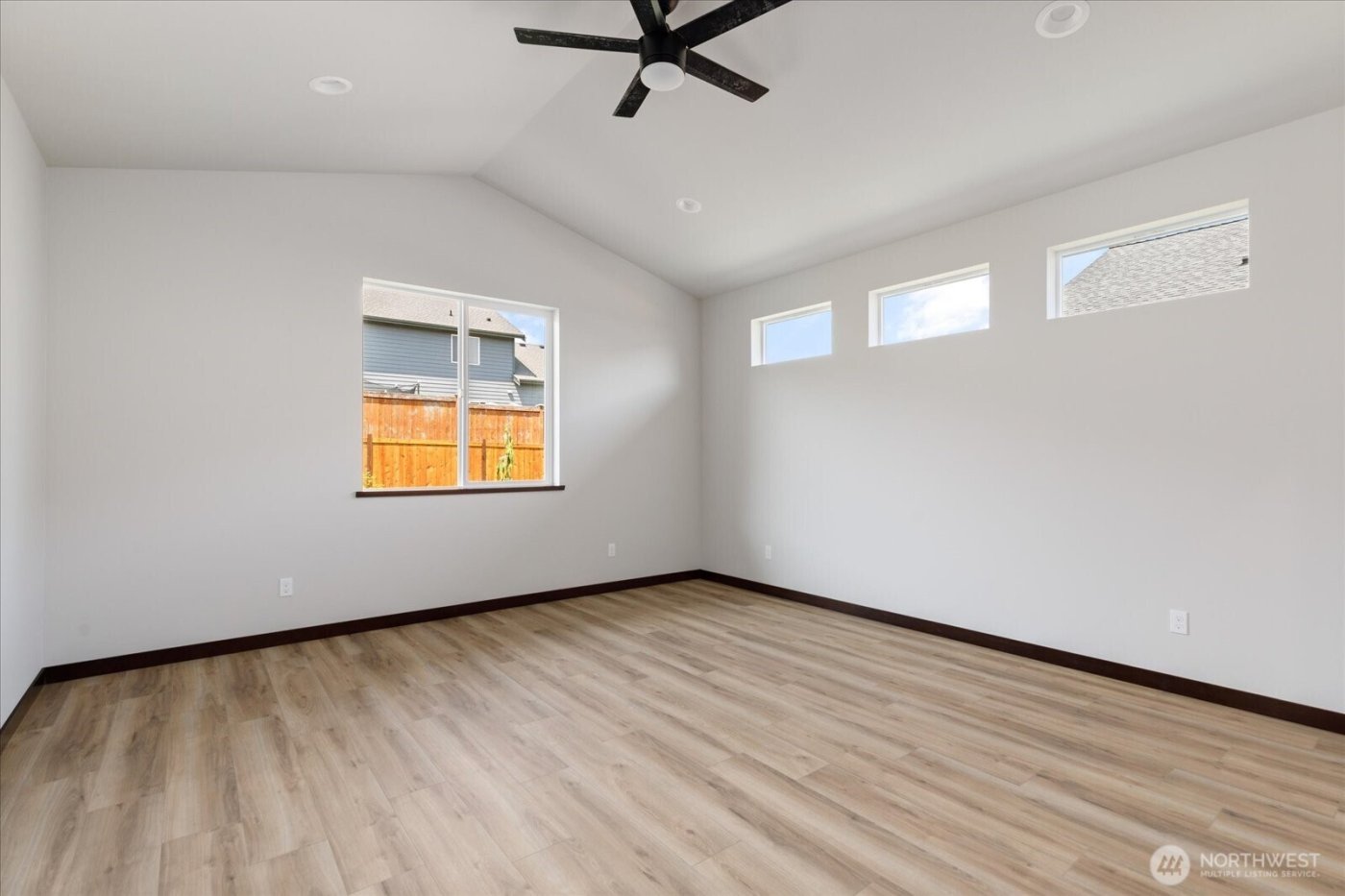 926 NW Shire Street , Oak Harbor, WA 98277