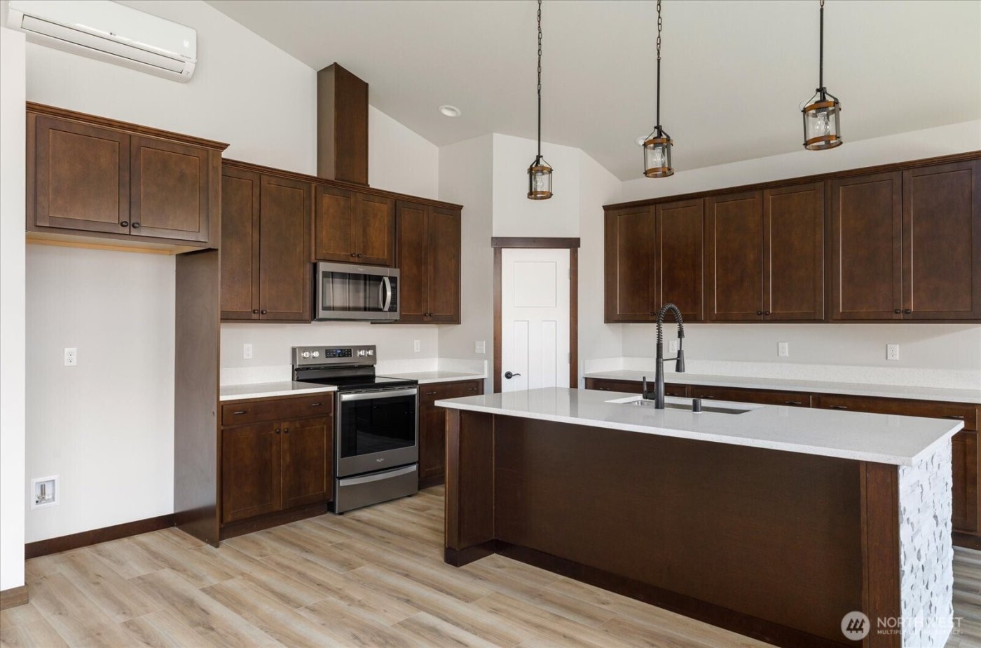 926 NW Shire Street , Oak Harbor, WA 98277