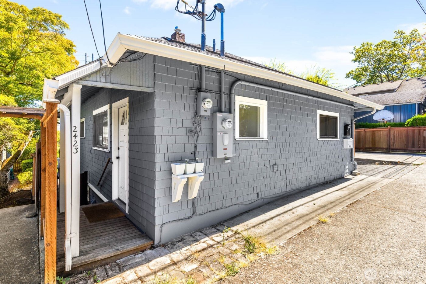 2423 3rd Avenue W, Seattle, WA 98119