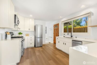 2423 3rd Avenue W, Seattle, WA 98119 - Photo 4