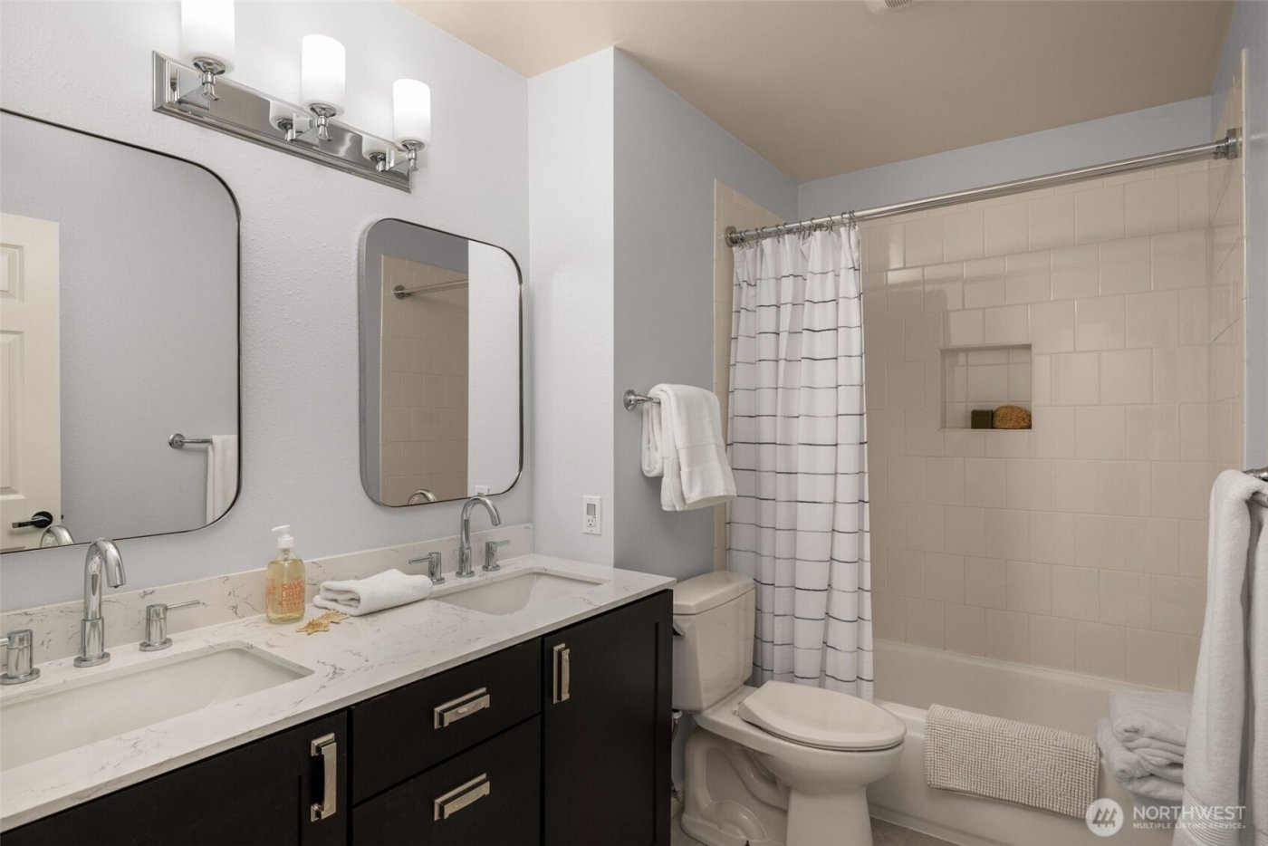 18604 215th Way NE, Woodinville, WA 98077