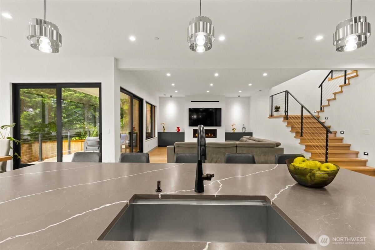 22713 SE 34th Court , Sammamish, WA 98075