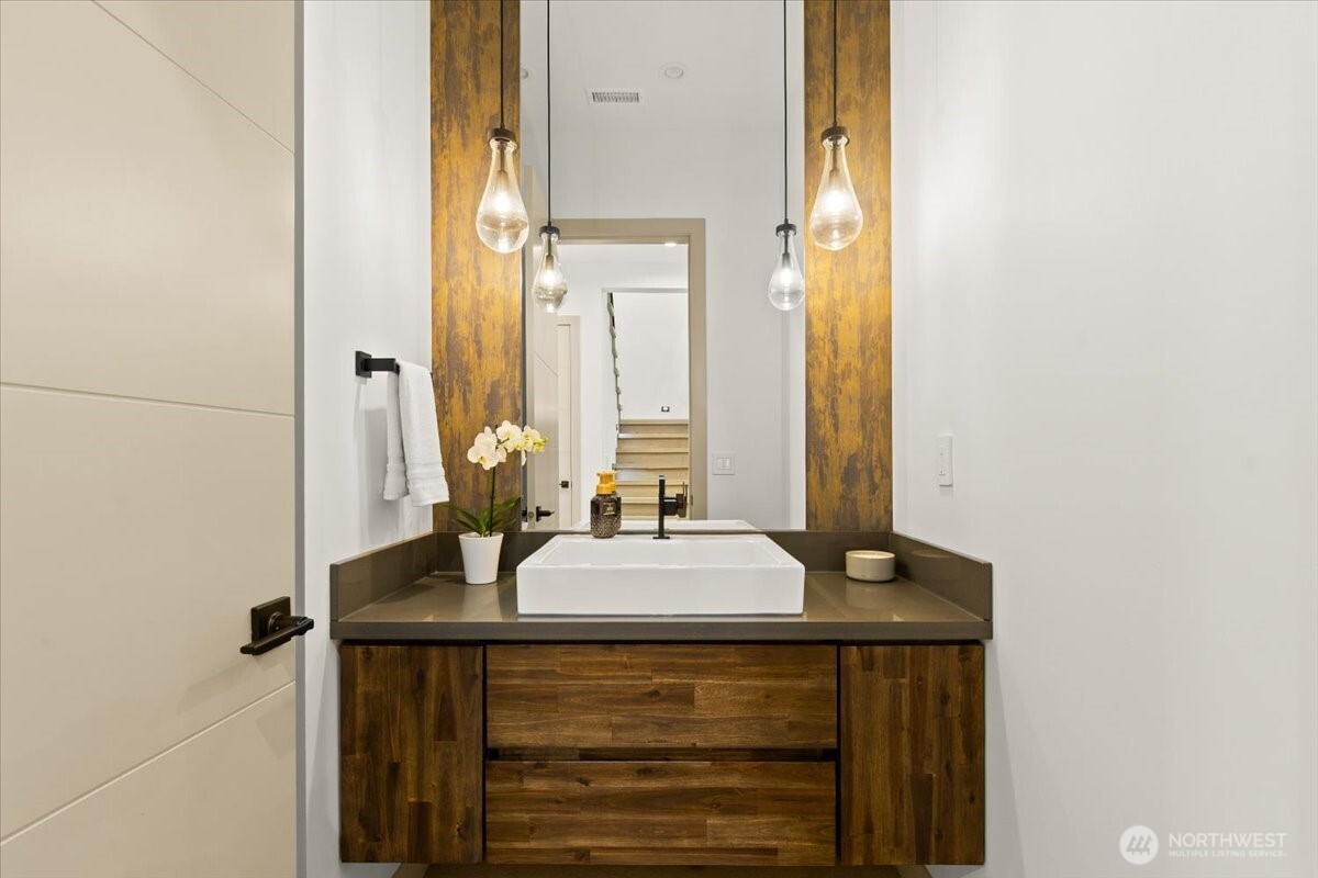 22713 SE 34th Court , Sammamish, WA 98075