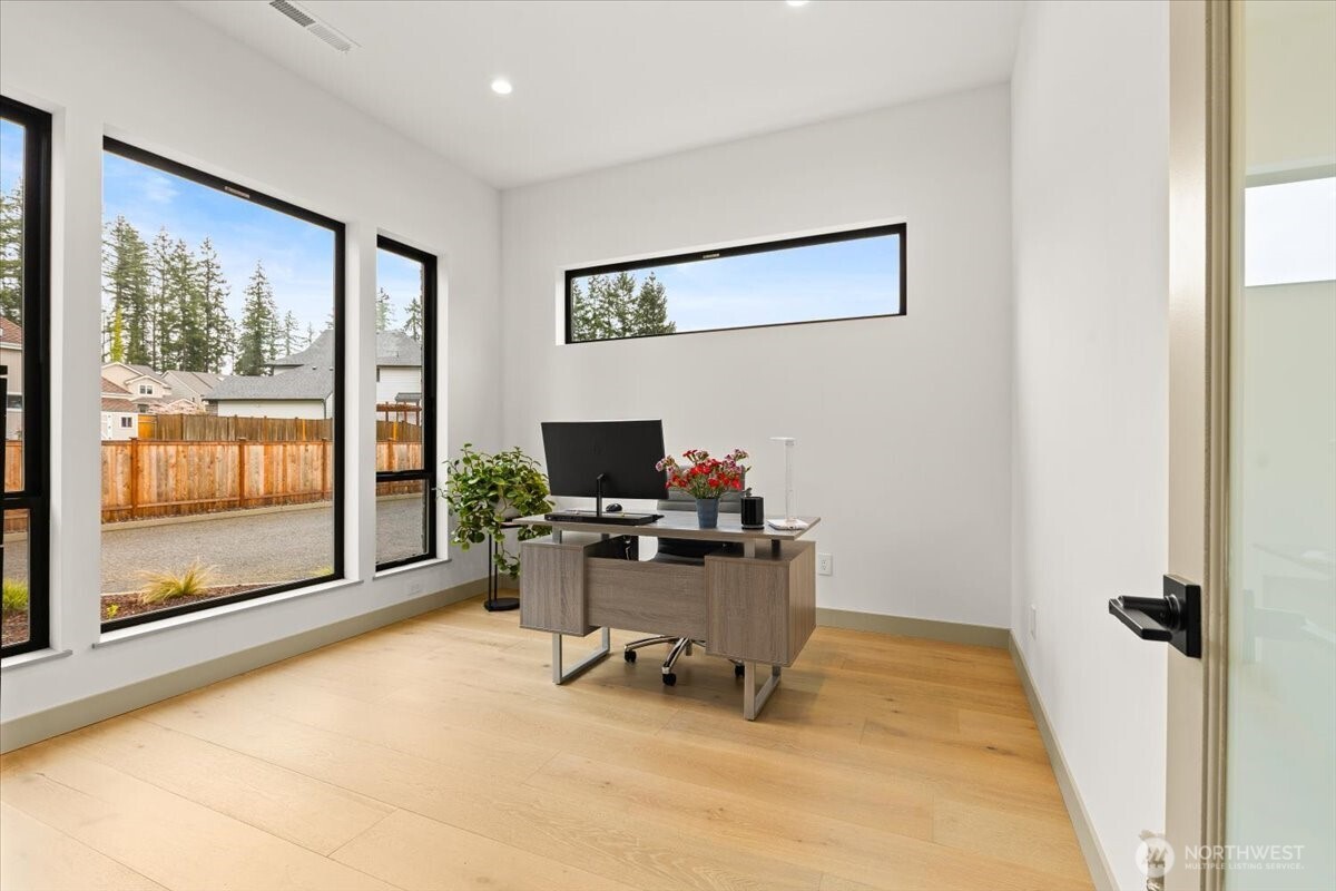 22713 SE 34th Court , Sammamish, WA 98075