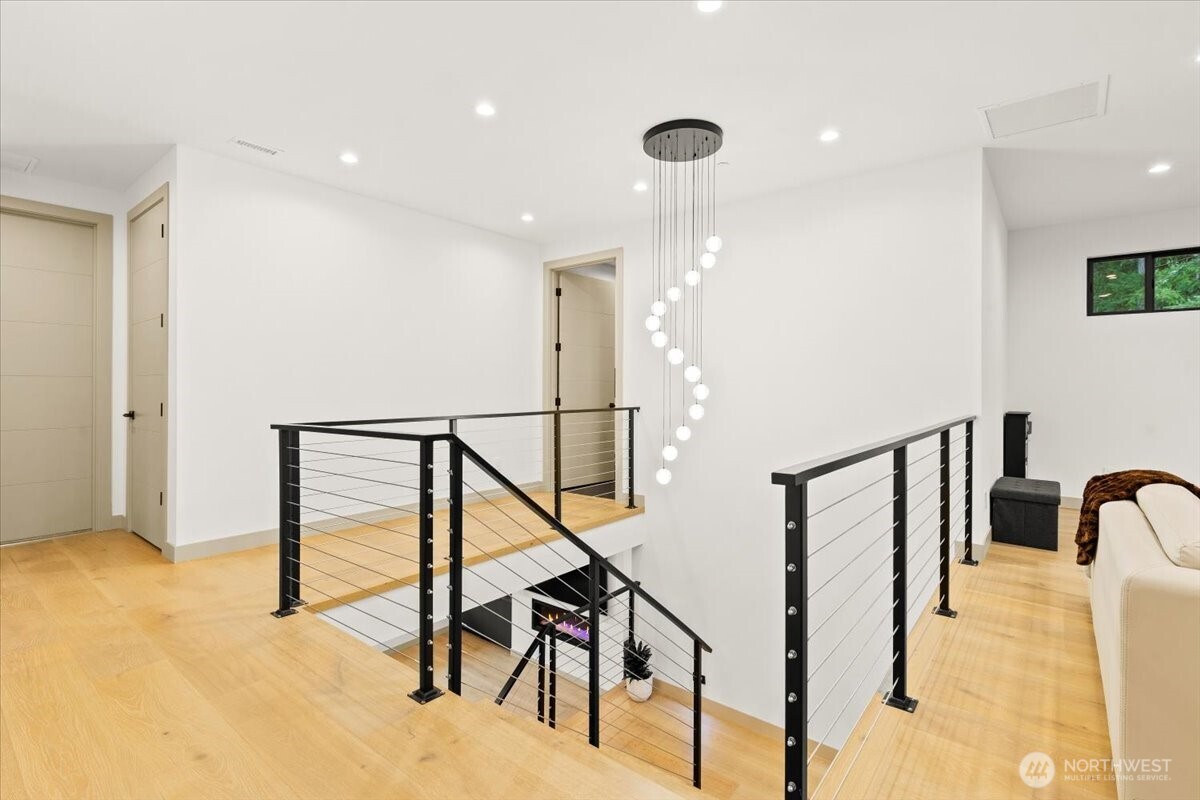 22713 SE 34th Court , Sammamish, WA 98075