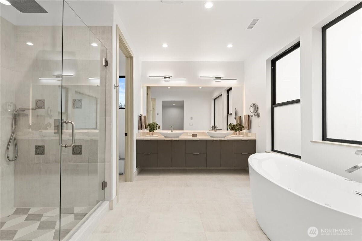 22713 SE 34th Court , Sammamish, WA 98075