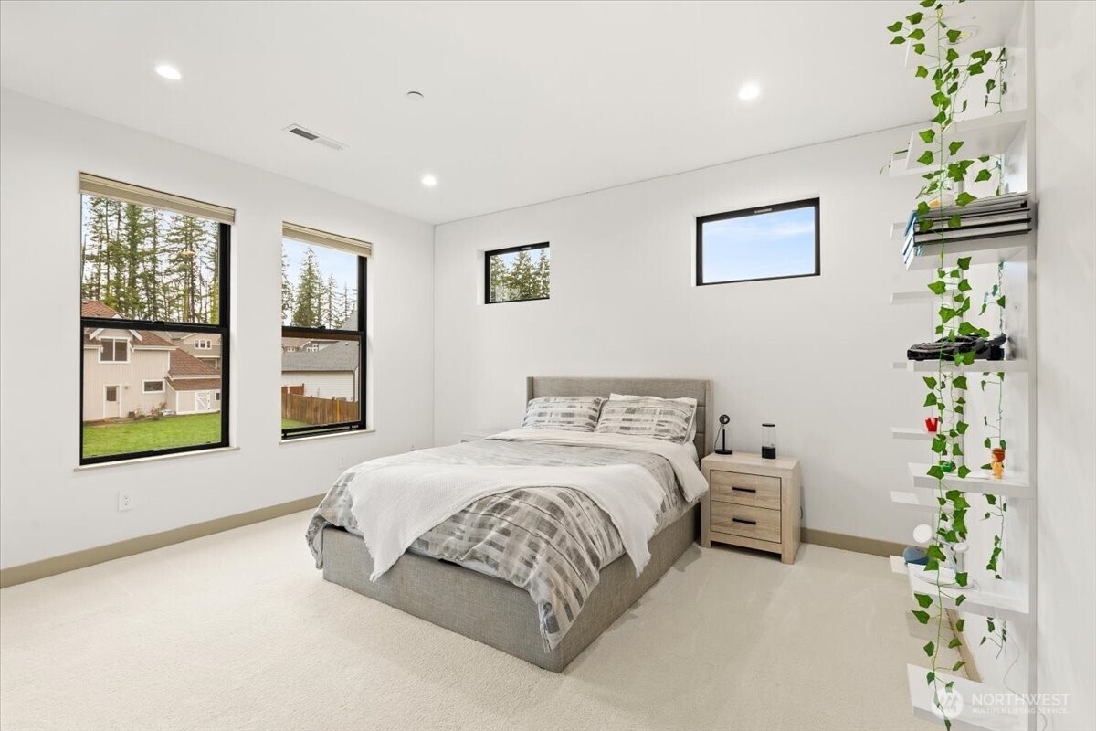 22713 SE 34th Court , Sammamish, WA 98075