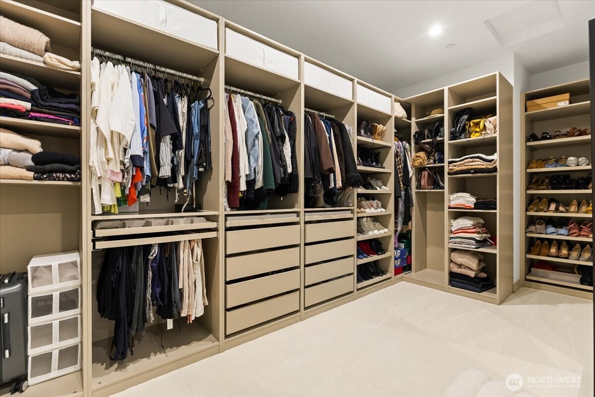 22713 SE 34th Court , Sammamish, WA 98075