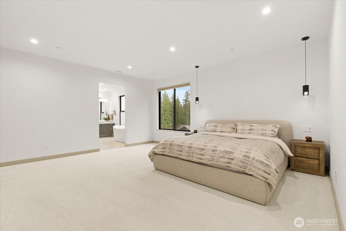 22713 SE 34th Court , Sammamish, WA 98075