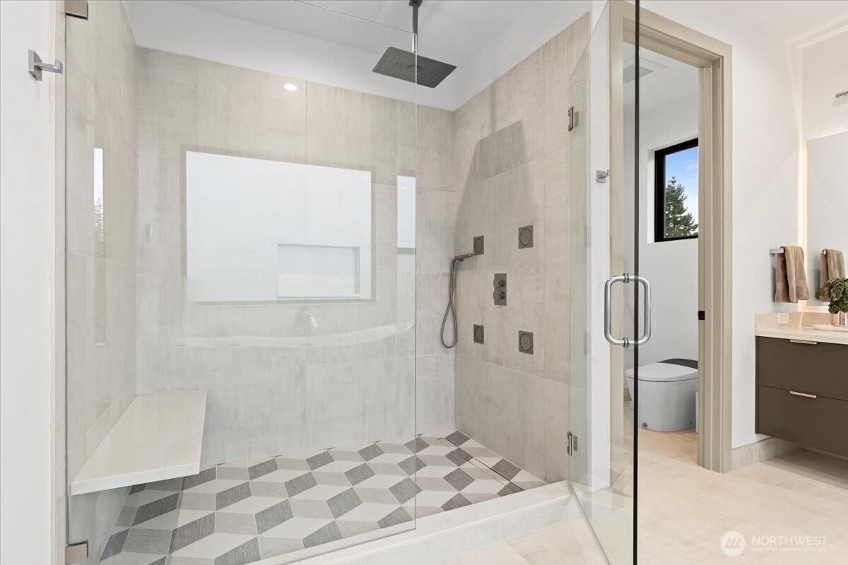 22713 SE 34th Court , Sammamish, WA 98075