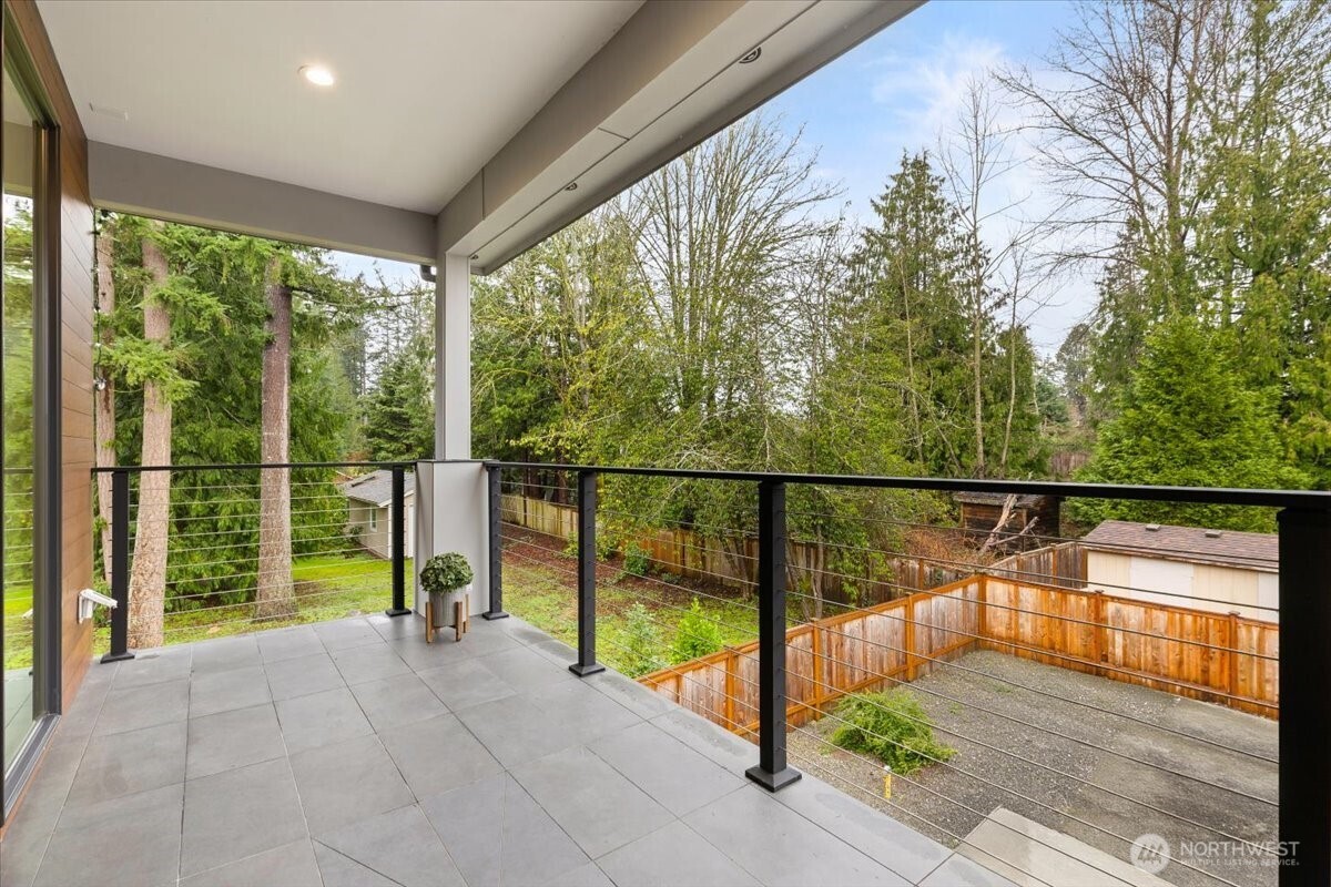 22713 SE 34th Court , Sammamish, WA 98075