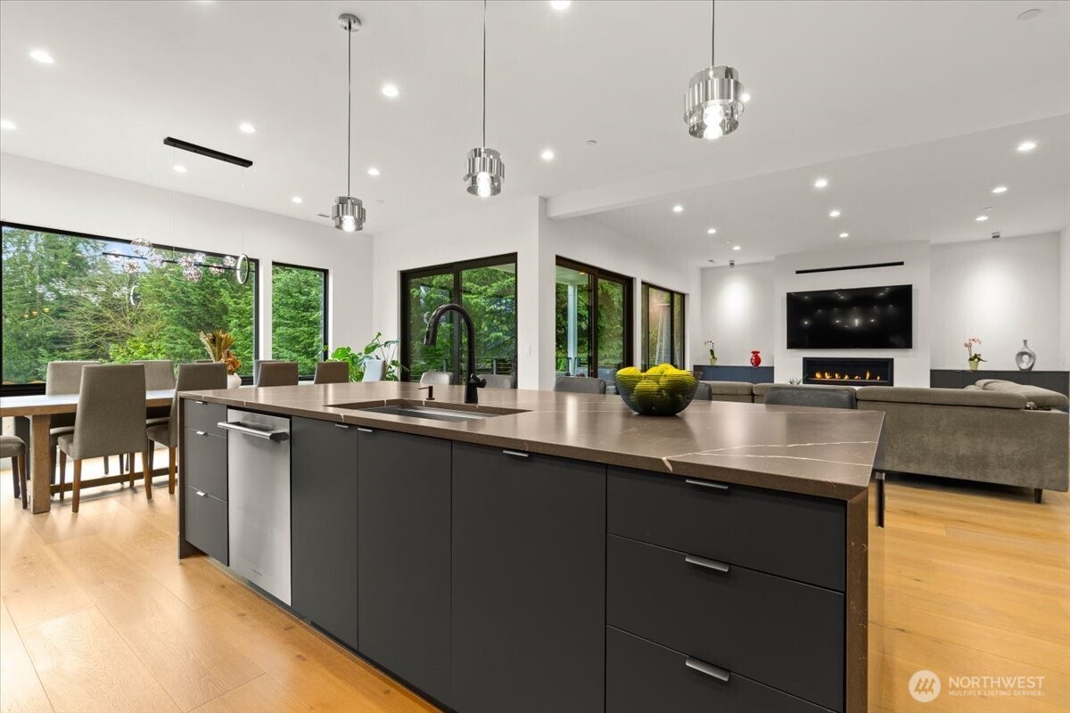 22713 SE 34th Court , Sammamish, WA 98075