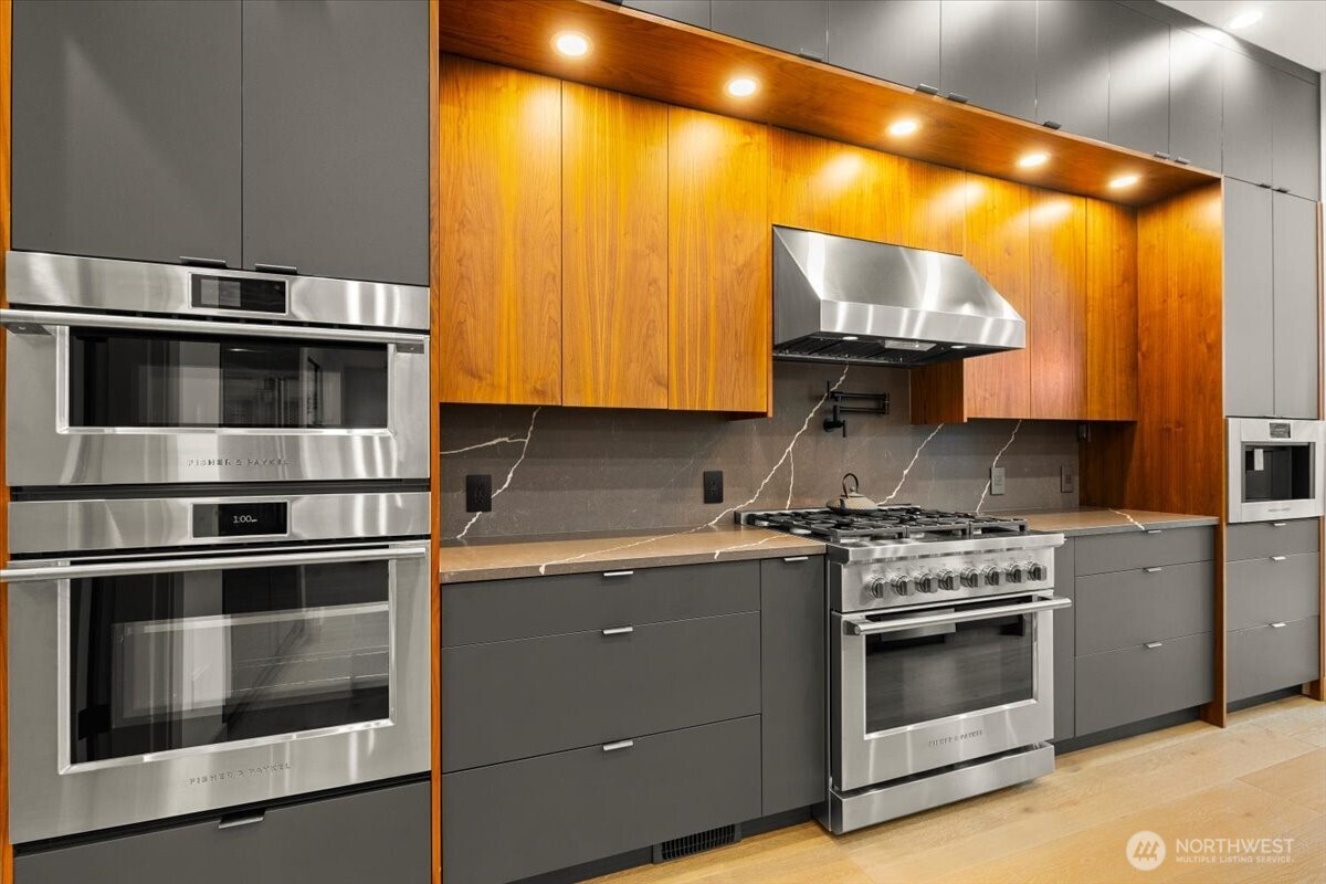 22713 SE 34th Court , Sammamish, WA 98075